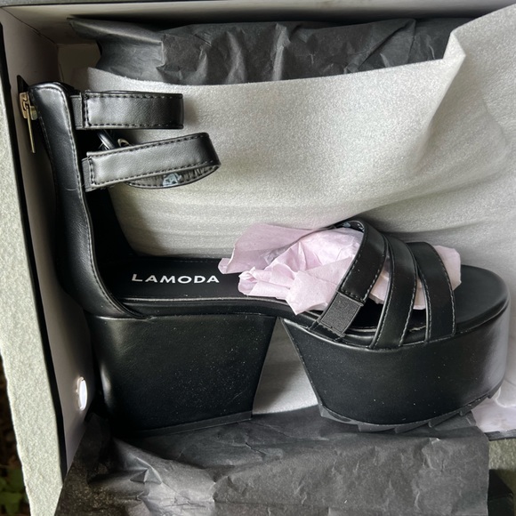 Lamoda-Hustler Music Chunky Platform Sandals - Picture 2 of 7